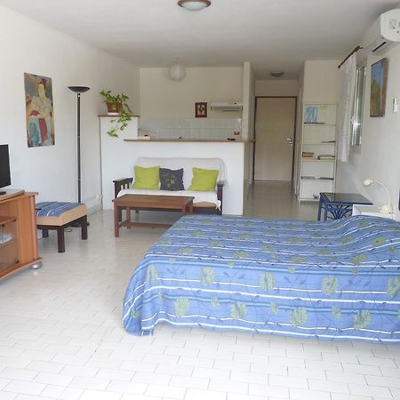 Ferienwohnung Au Meublé des Roches Saint-Gilles-les-Bains Exterior foto