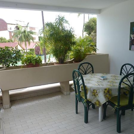 Ferienwohnung Au Meublé des Roches Saint-Gilles-les-Bains Exterior foto