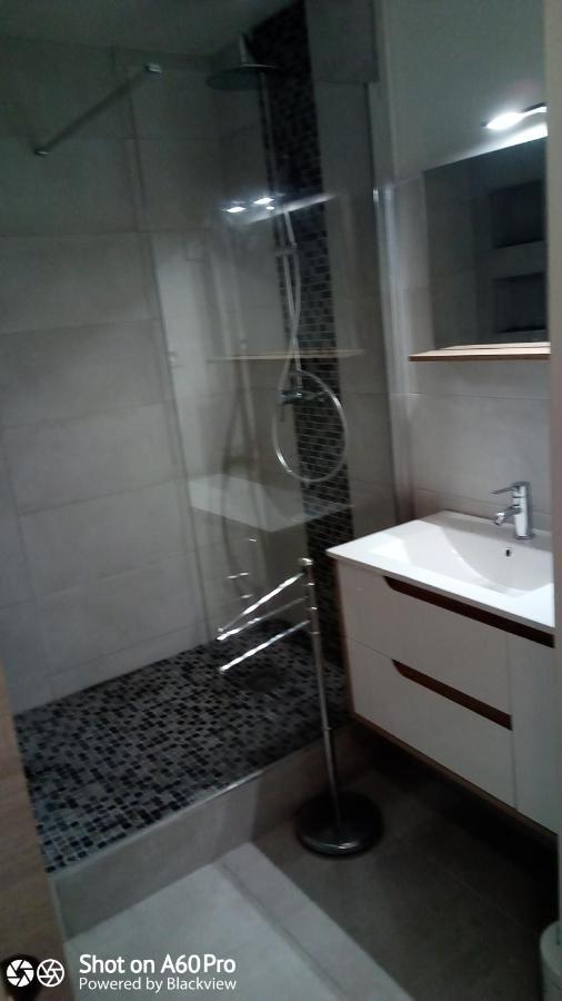 Ferienwohnung Au Meublé des Roches Saint-Gilles-les-Bains Exterior foto