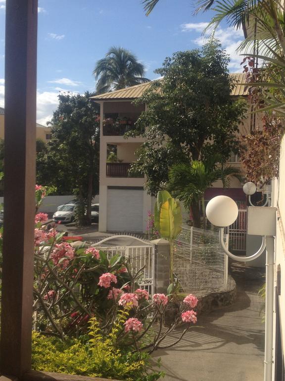 Ferienwohnung Au Meublé des Roches Saint-Gilles-les-Bains Exterior foto