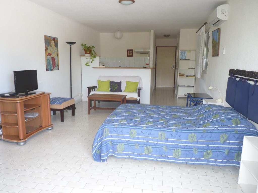 Ferienwohnung Au Meublé des Roches Saint-Gilles-les-Bains Exterior foto