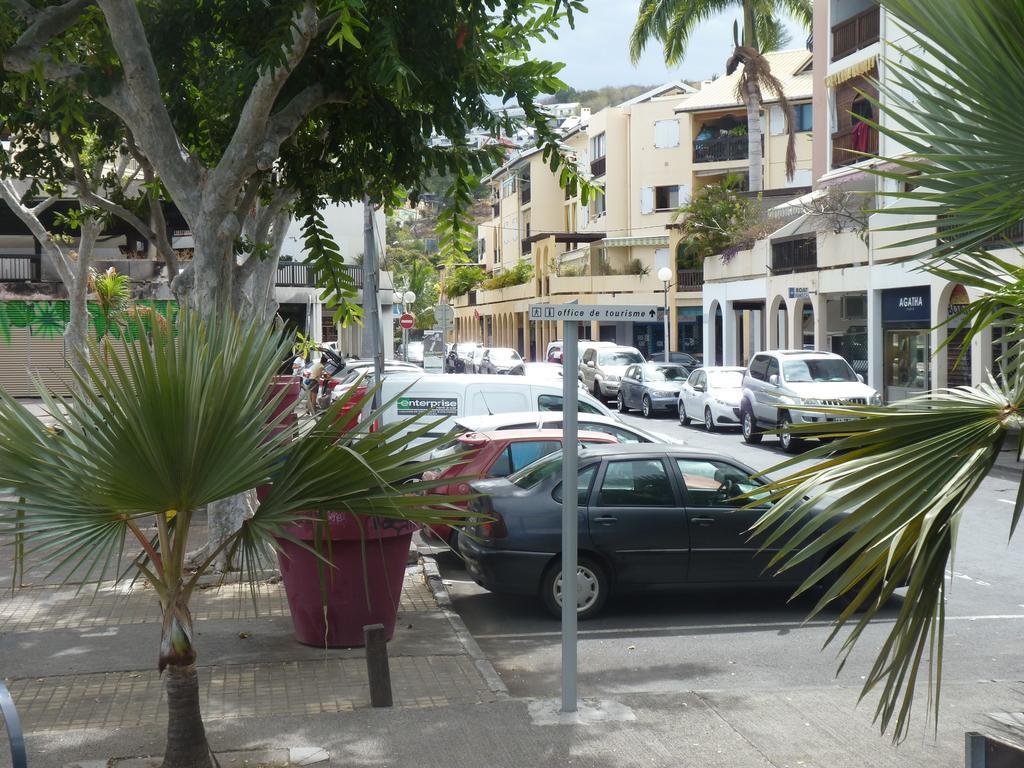 Ferienwohnung Au Meublé des Roches Saint-Gilles-les-Bains Exterior foto