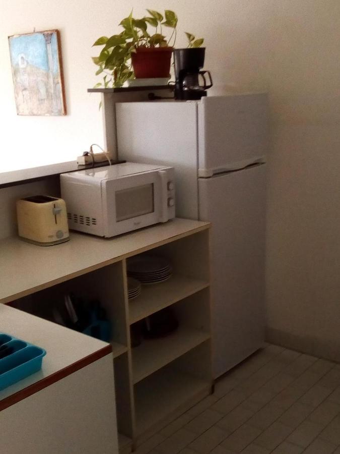 Ferienwohnung Au Meublé des Roches Saint-Gilles-les-Bains Exterior foto